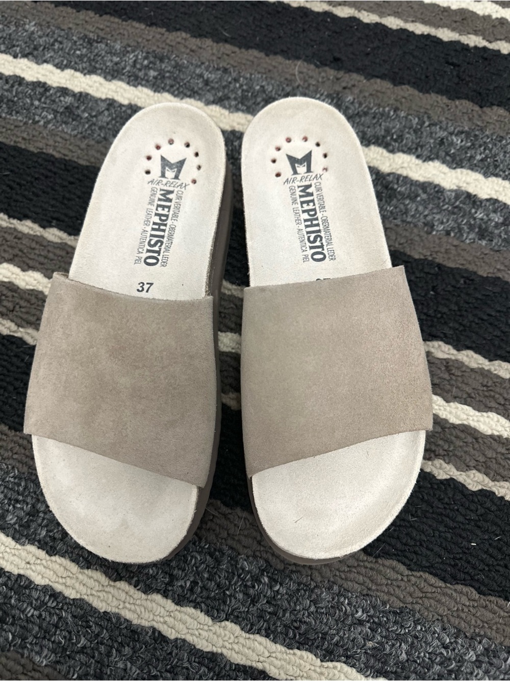 Sz7(7.5)⭐️NWT Mephisto Warm Grey/Taupe Suede Slide Sandals